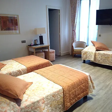 Busby Hotell 3*