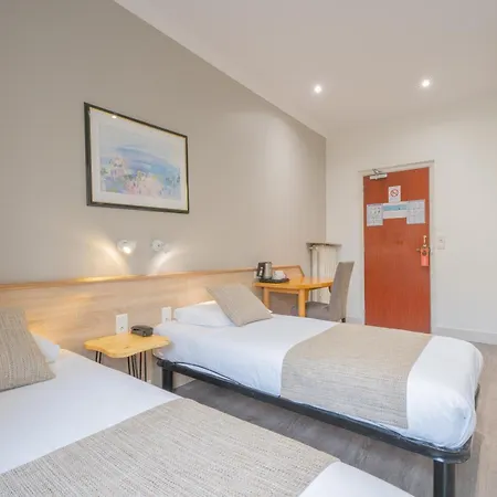 Otel Busby