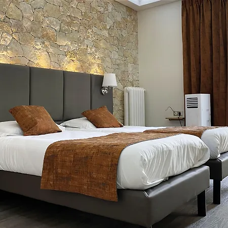 Busby Hotell