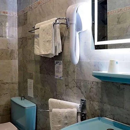 Busby Hotel 3*