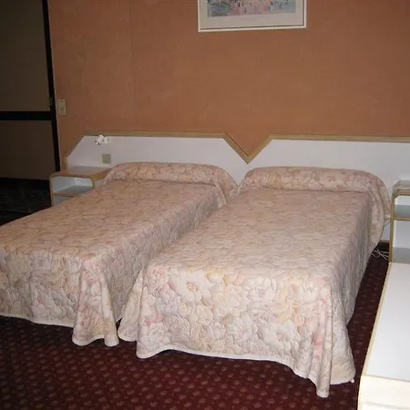 Hotell Busby 3*