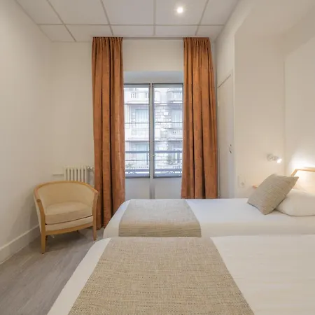 Otel Busby 3*