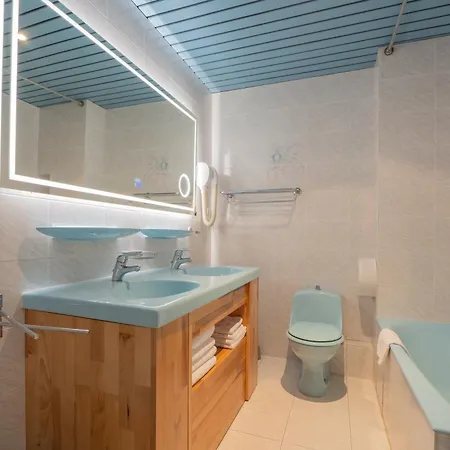 Otel Busby 3*