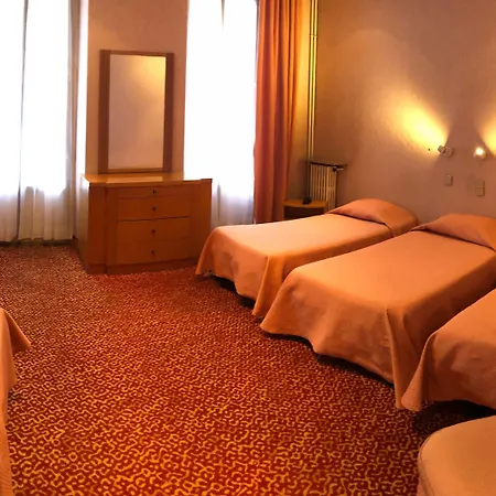 Busby Otel 3*