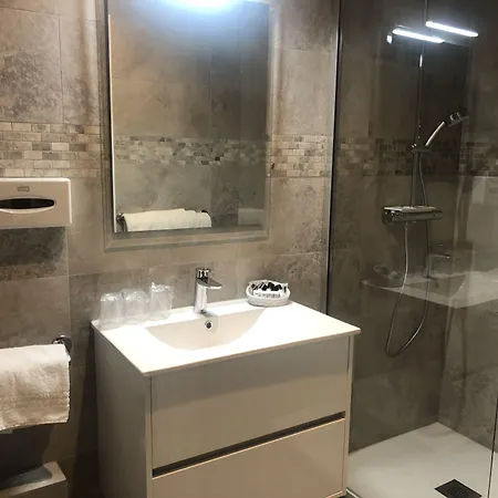 Otel Busby 3*